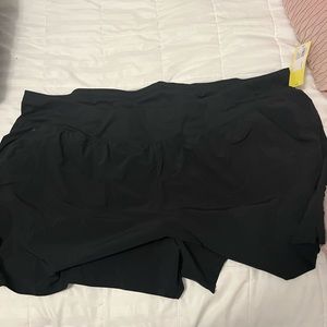 NWT ALL IN MOTION 4X RUNNING SHORTS WITH ZIPPERED POCKETS